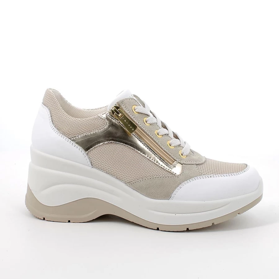 "Igi&Co Women's White-Beige Wedge Sneakers for Style and Comfort"